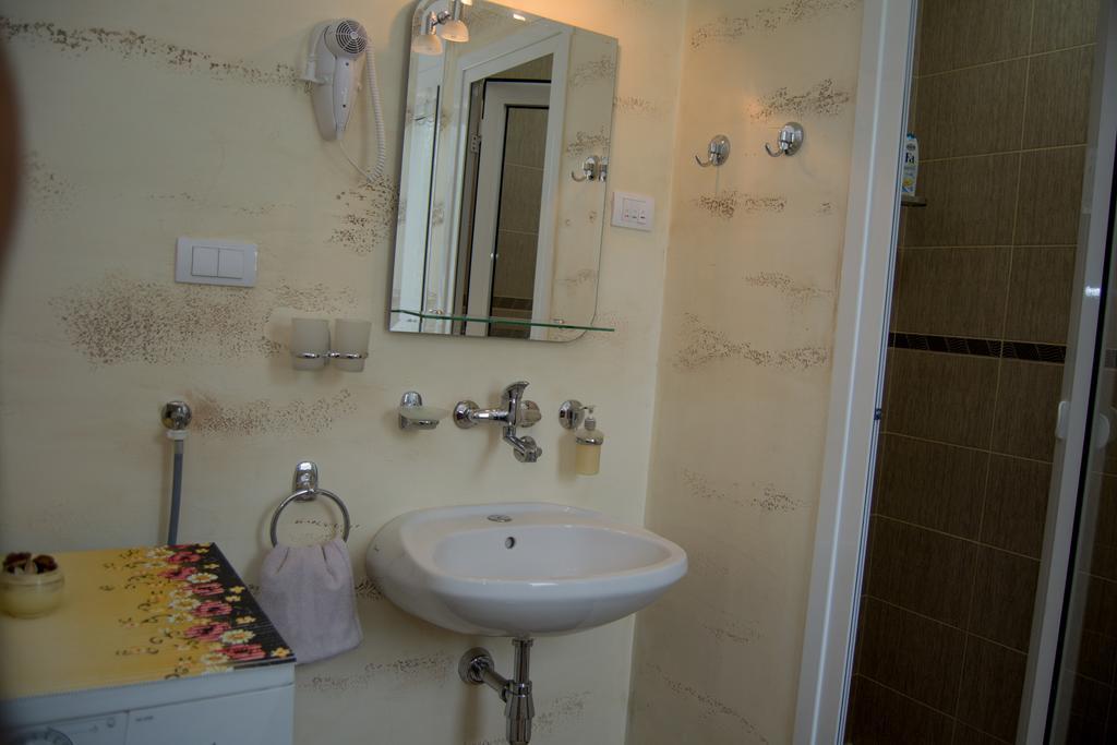 Guest House A'Storia รูมา ภายนอก รูปภาพ